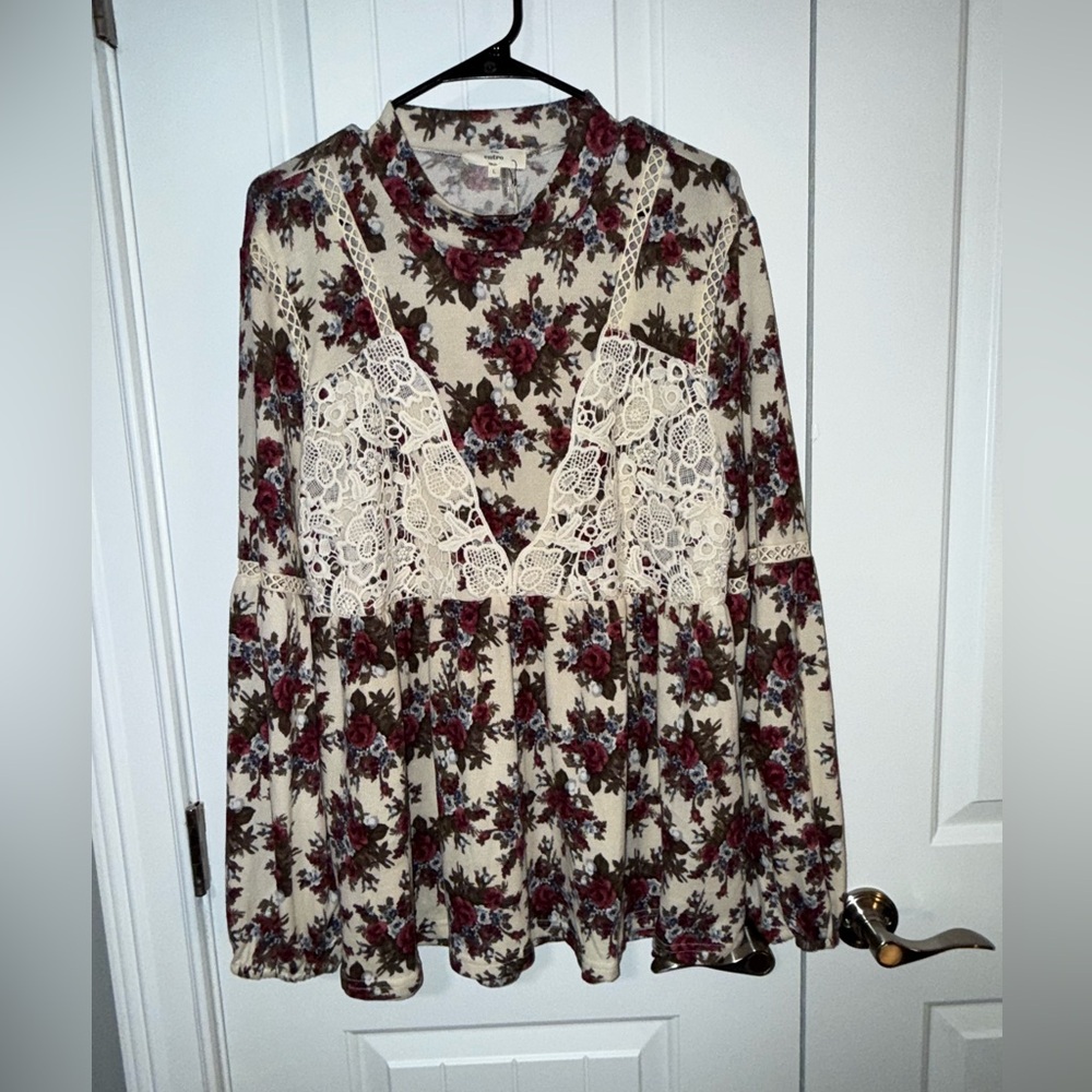 Entro NWT Cream and Red Floral Lace Blouse